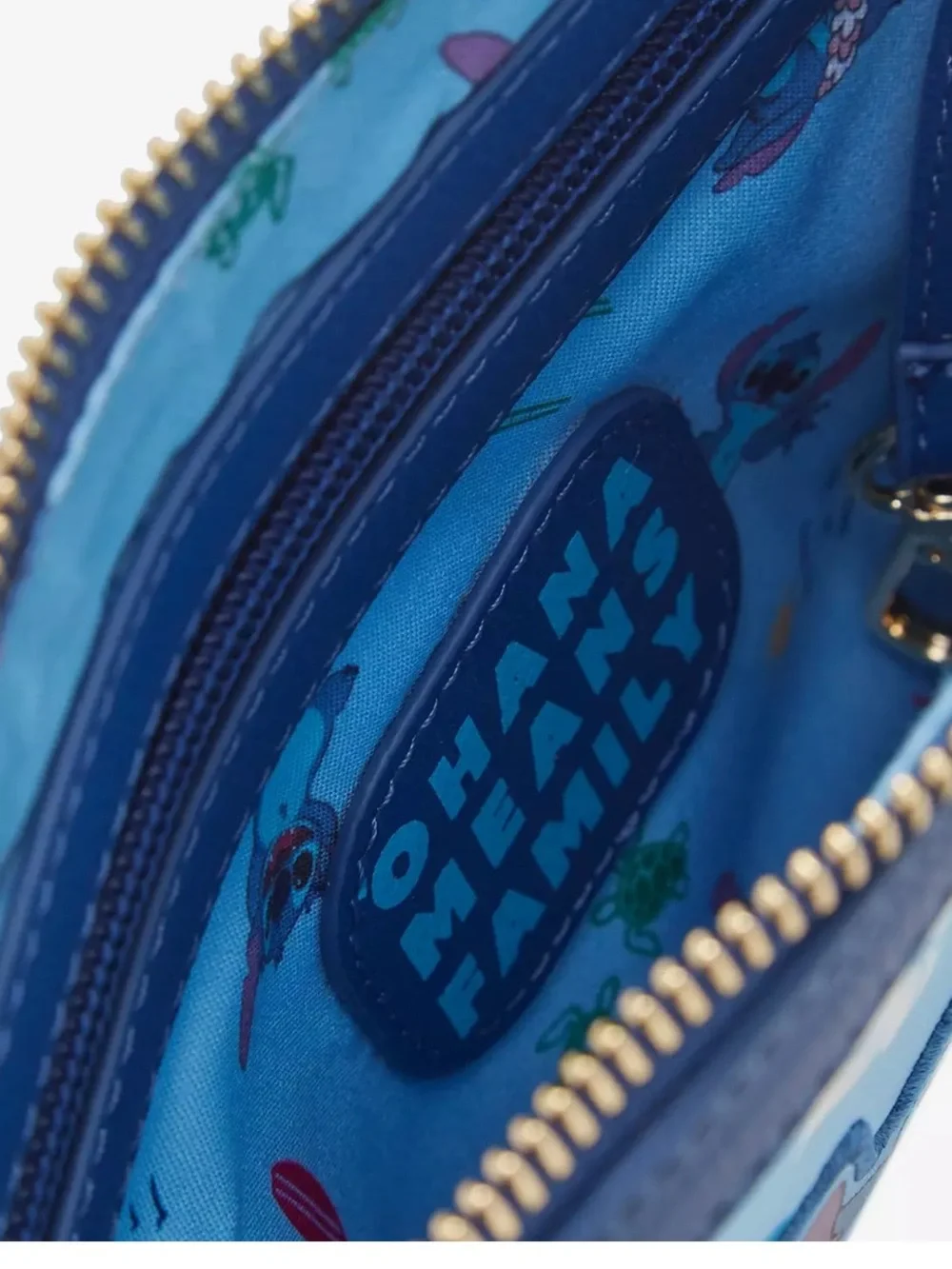 Disney Box lunch Exclusive Ohana Lilo & Stitch Hibiscus Wristlet Removable Strap